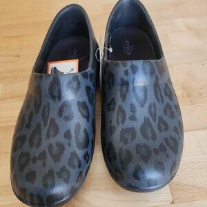 New CROCS navy and black leopard print womens US 6